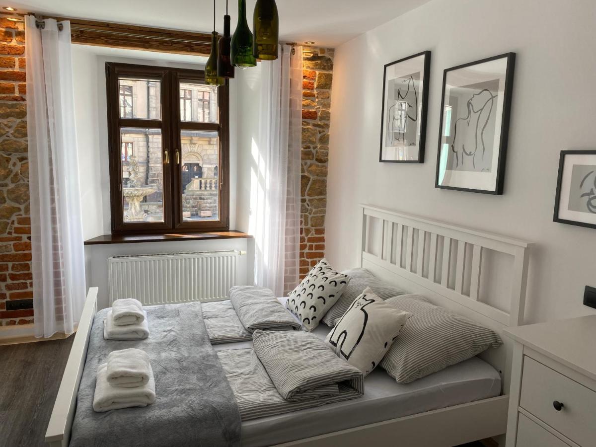 Apartament Przy Ratuszu Kłodzko Buitenkant foto